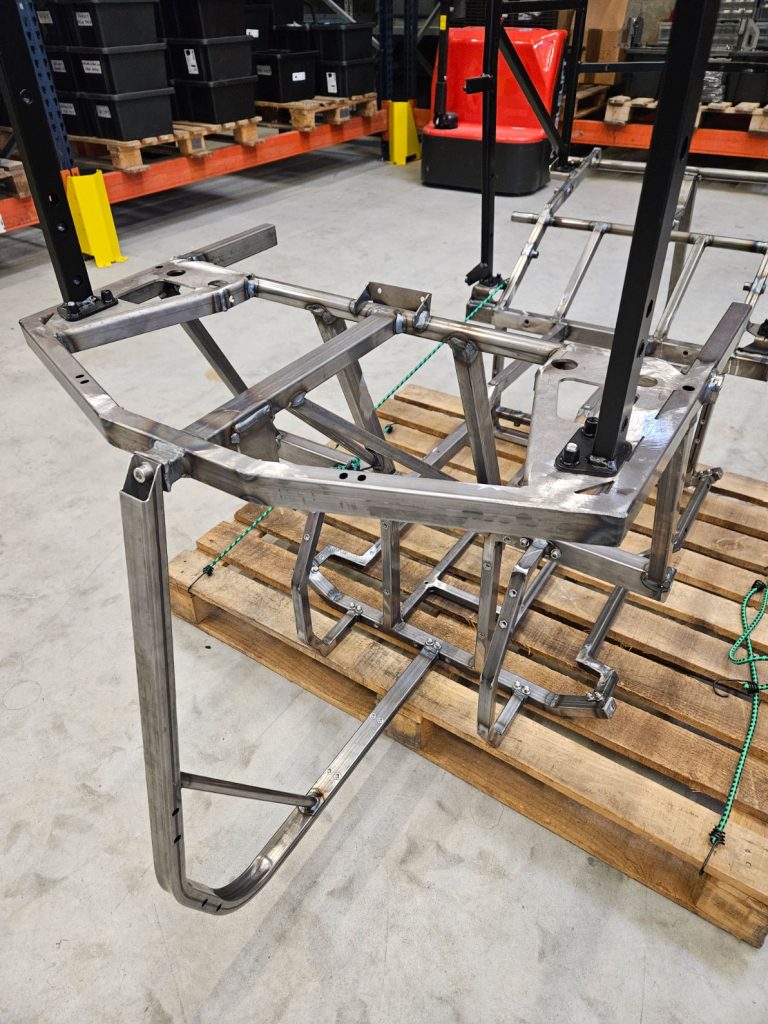 aemotion-grinand-vehicule-pendulaire-3